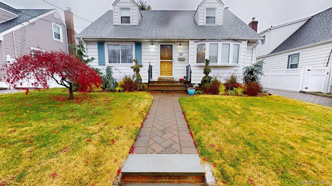 Excellent 3 bedroom, 2 full bath Cape Cod on a quiet block in Franklin Square.