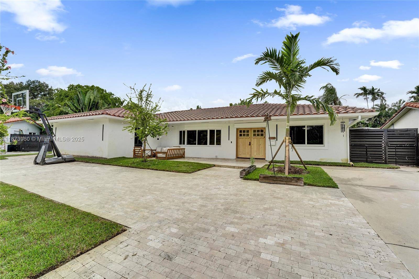 Beautifully updated 6BR 3BA home on a 13, 000 sq.