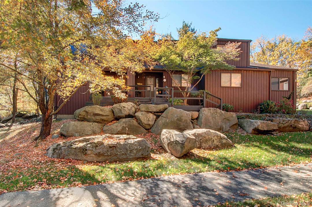 TIMBER RIDGE ! ! BEAUTIFUL END UNIT !