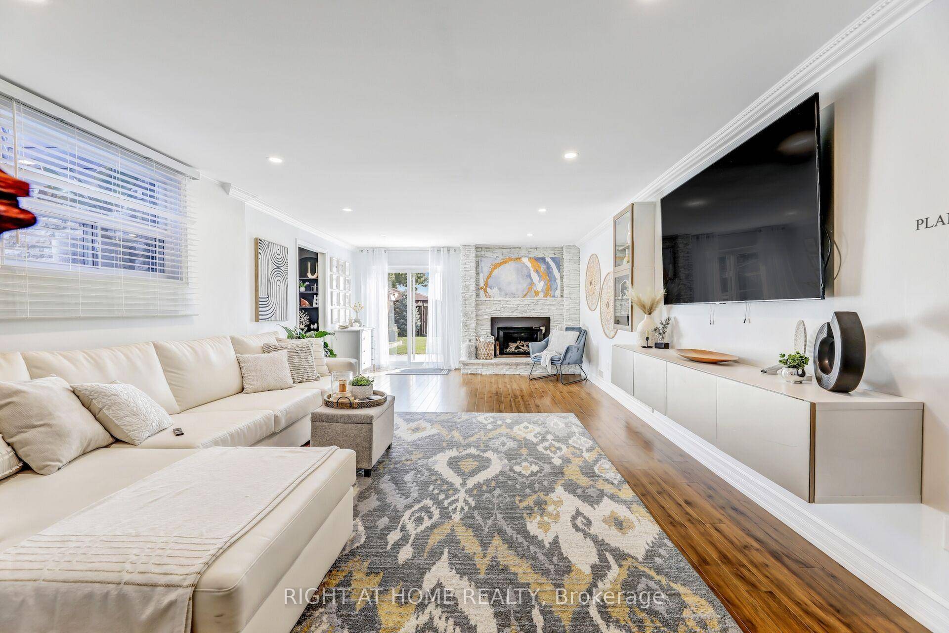 Modern amp ; Renovated 3 2Br European style Home with an Ideal layout !