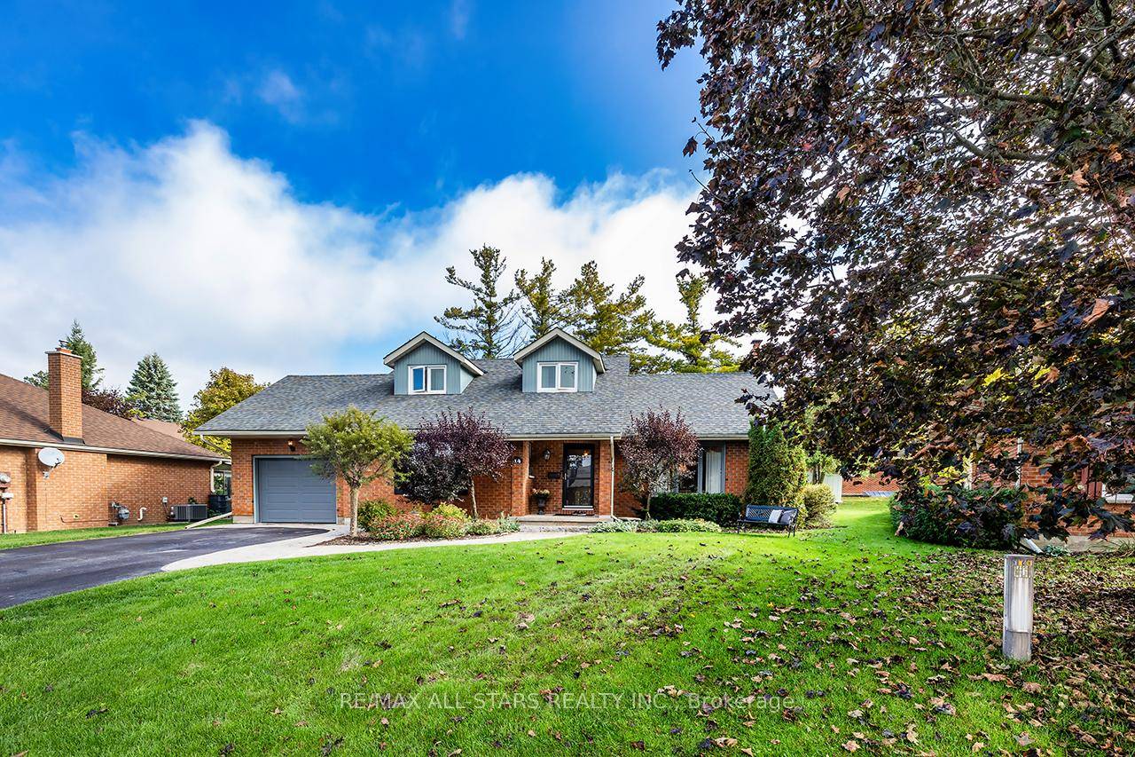 Lovely Family Home in Desirable Neighbourhood.