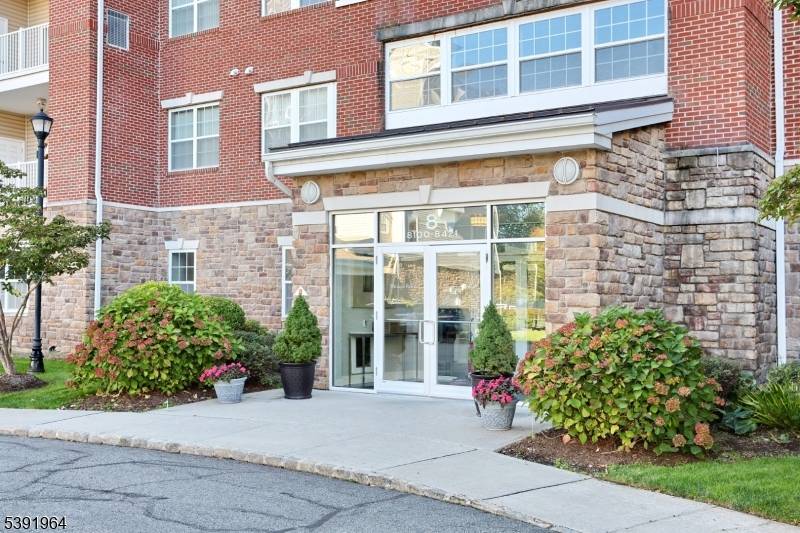 Some of the special amenities this 1768 SF Colfax End Unit provide are a separate hallway leading to the front door, a window in the laundry room and a glass ...