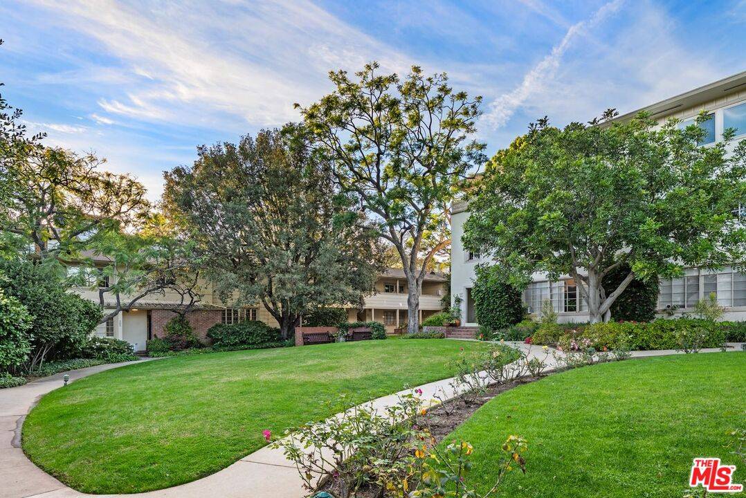 11901  W Sunset Blvd 1BR Brentwood La