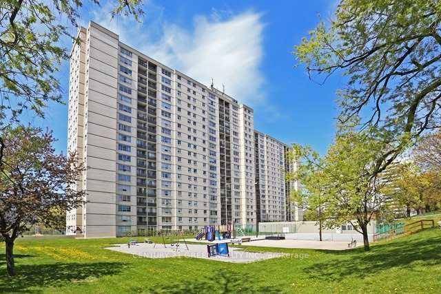 3 Bedroom Den, Corner Unit with Natural light and Beautiful views, Spacious Layout for Family or Home office.