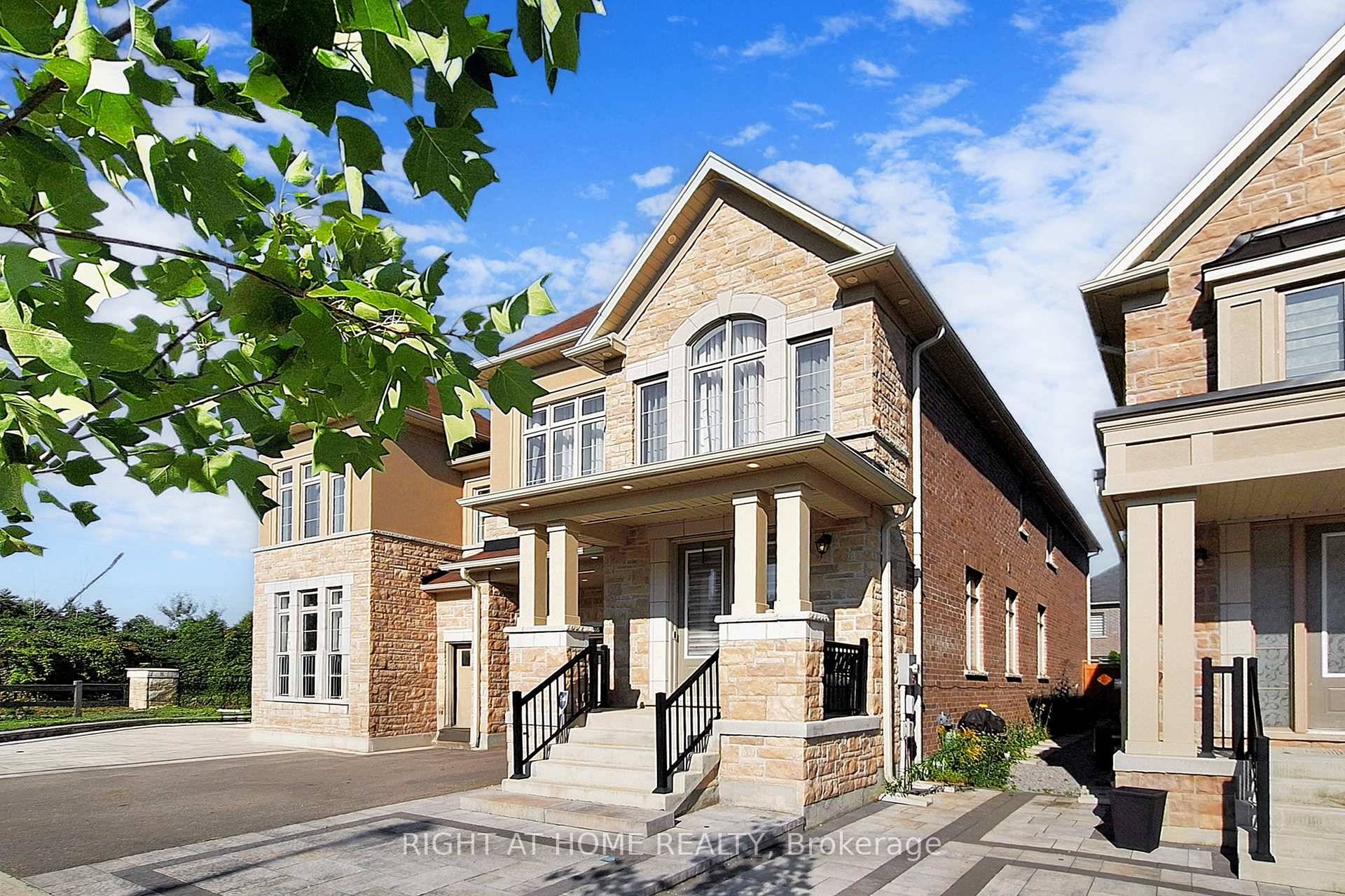 Welcome to this stunning semi detached home in the heart of Holland Landing, East Gwillimbury !