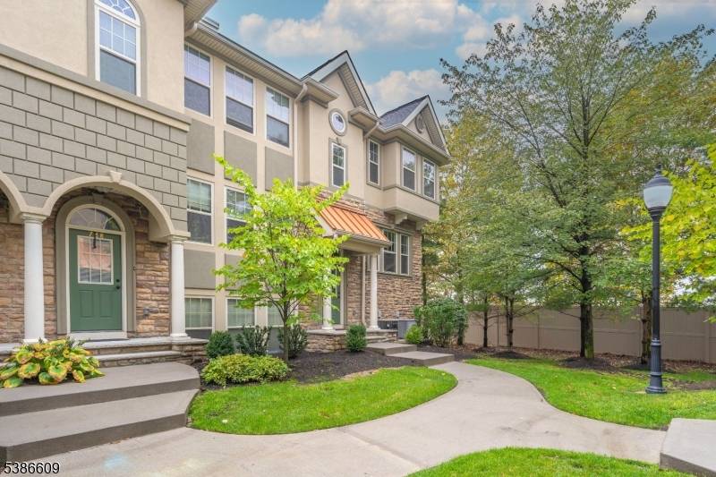 This beautifully appointed end unit townhouse offers exceptional convenience, located just steps from Kean University and within walking distance of the Train Station, providing easy access for commuters.