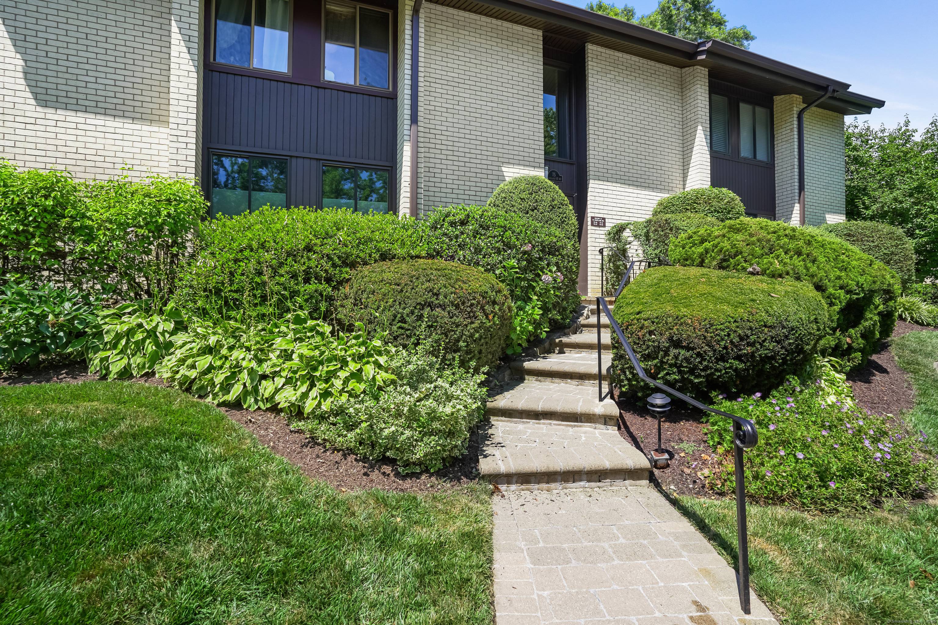 Best and final Wed 7 30 at 12 noon Stunning and immaculate Heywood Heights first floor condo overlooks gardens and offers a 1 car garage right across from the building ...