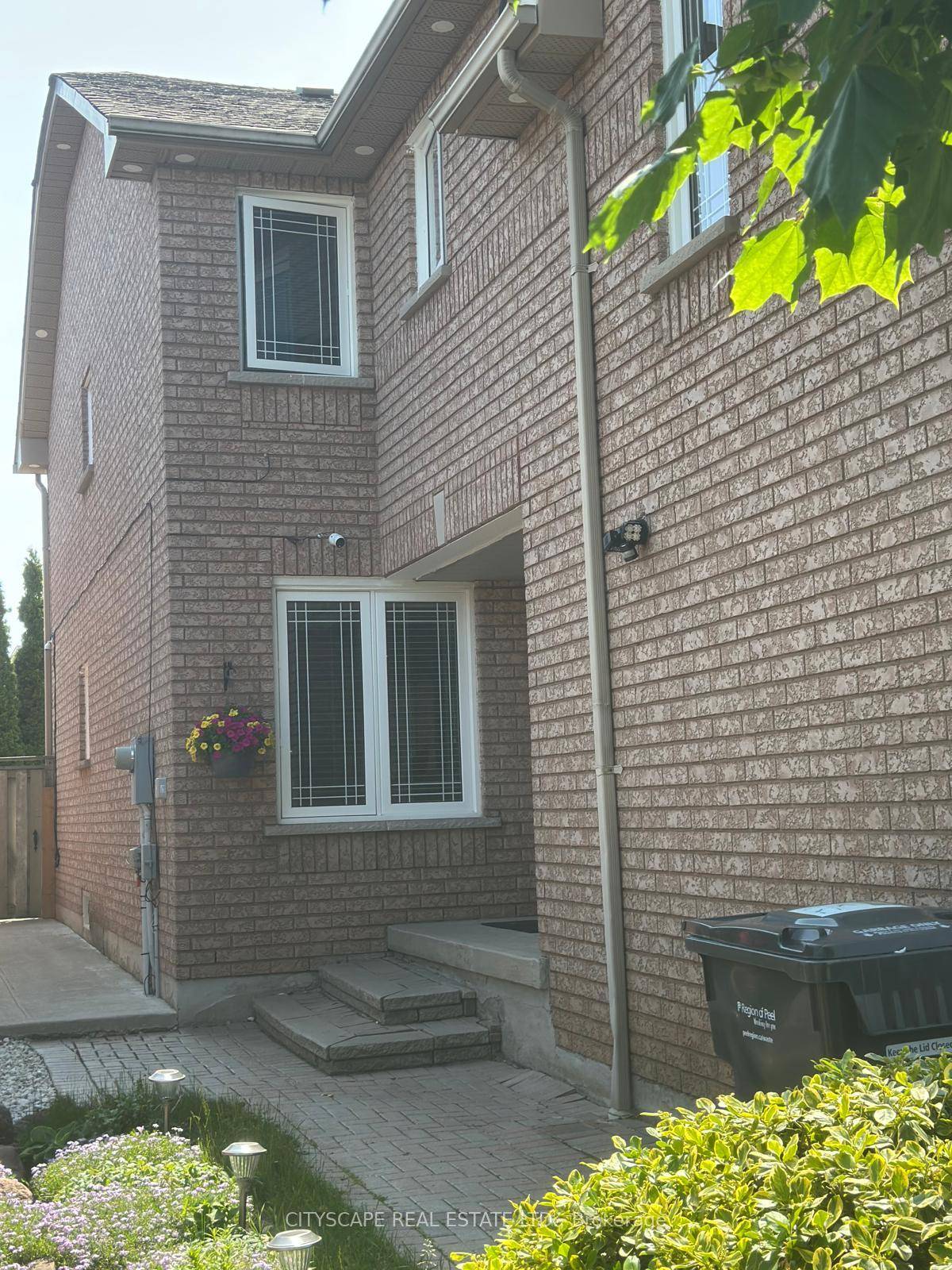 Gorgeous 5 2 bedrooms and 4 washrooms in the heart of Mississauga in East Credit area, 2 bedroom Basement has a separate entrance with potential of income.
