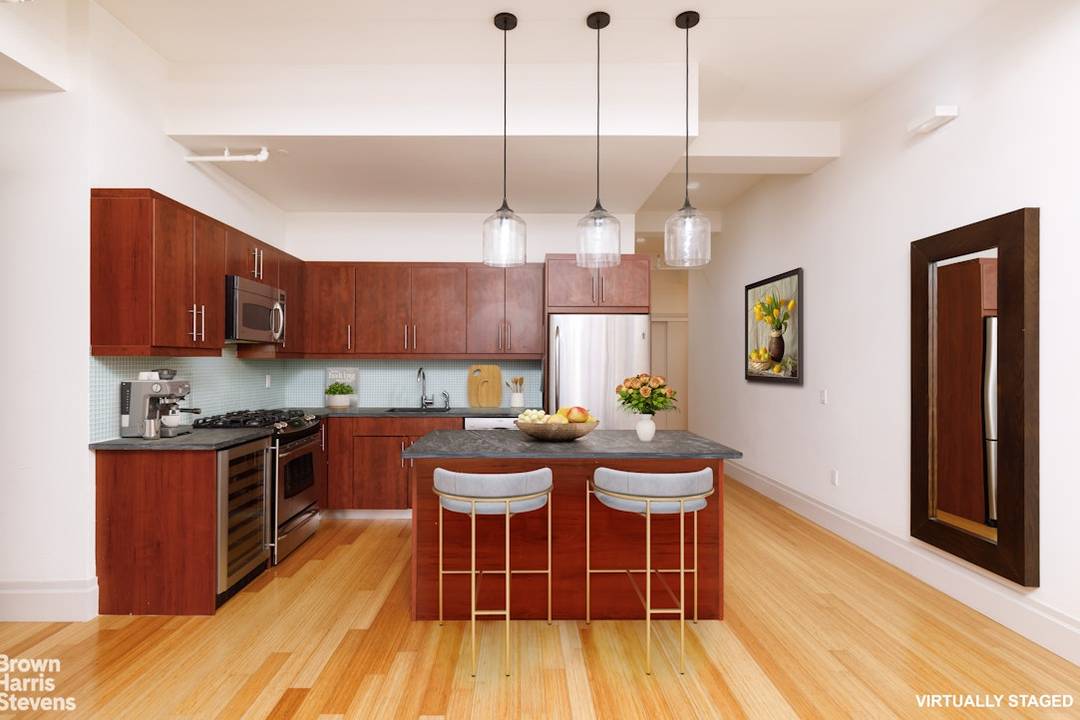 Building Architect Ralph Walker 1928 Condo Conversion Beyer Blinder Belle 2007 Residence 3M is an oversized LOFT with over 1, 550 Square Feet.