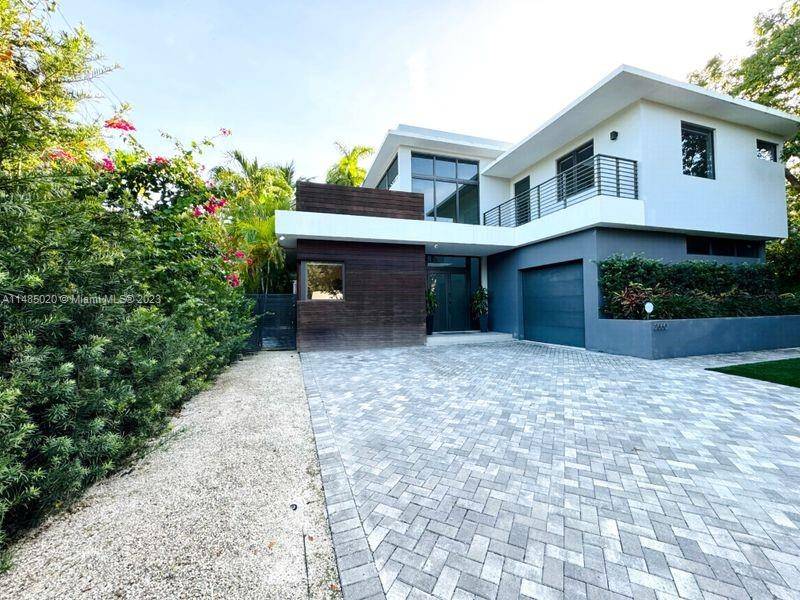 Luxurious 4BR, 4. 5BA modern haven at 2550 Overbrook St, Miami.
