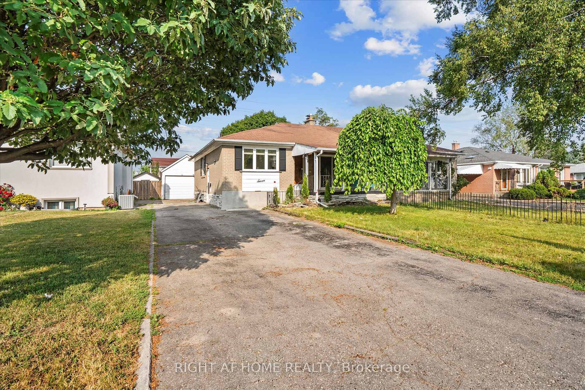 Legal Duplex in Ajax Vacant amp ; Income Ready.