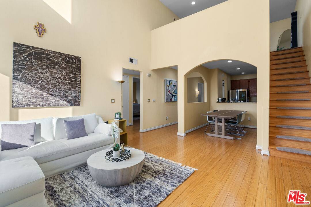 625  S Berendo St 2BR Hancock Park La