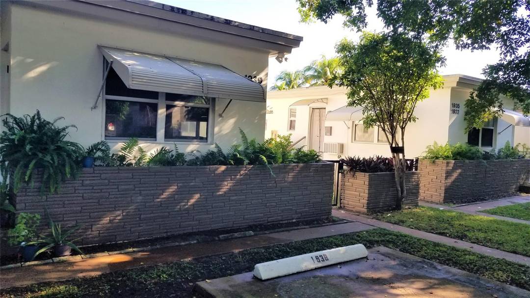 Prime East Hollywood income property just one block west of Federal Hwy and steps from Downtown.