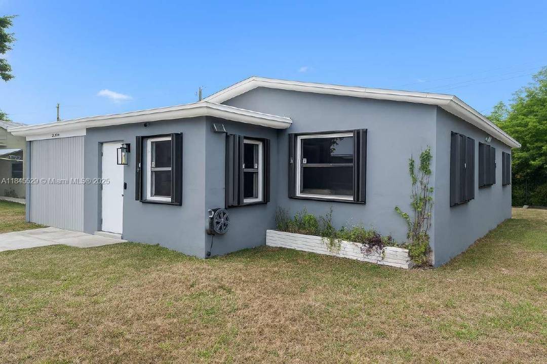 2231 NW 9th Ct, Fort Lauderdale, FL Priced to sell !