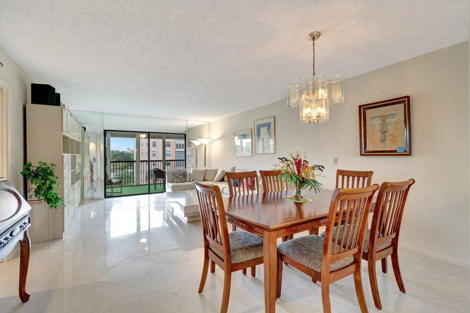 Welcome to 14475 Strathmore Ln 405, a gem in the lively adult community of Huntington Lakes in Delray Beach, FL.