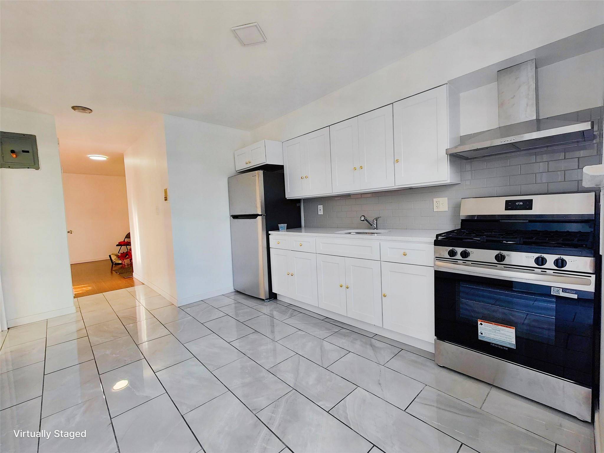 Charming Condo in the Heart of College Point !