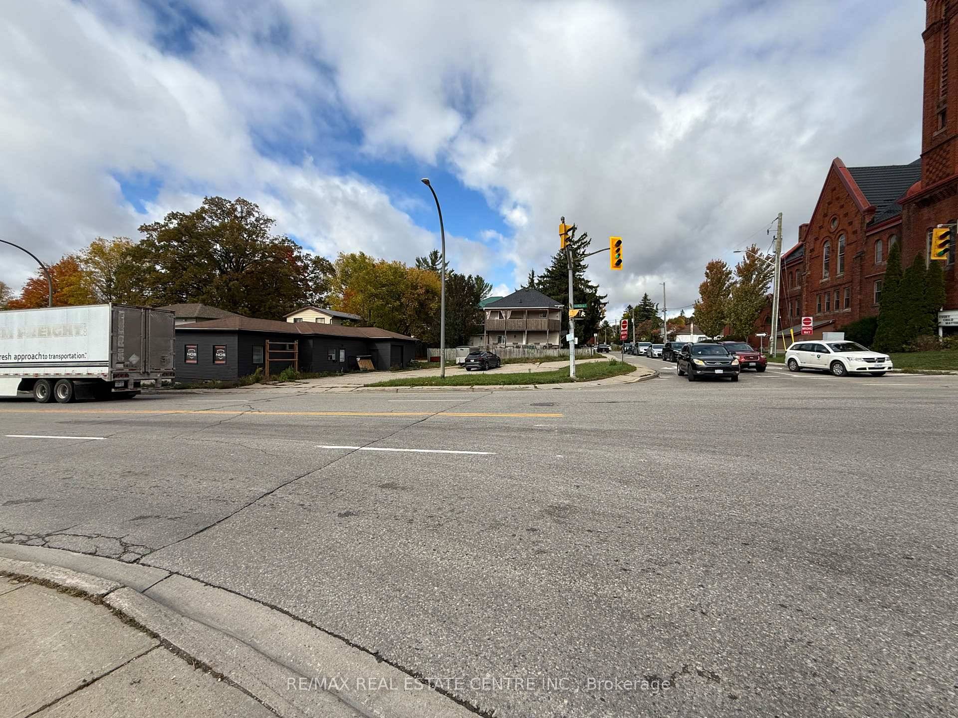 Outstanding Commercial Opportunity in the Core of Woodstock !
