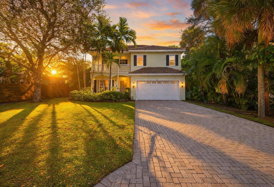 True 5 bedroom 3 bathroom 2 car garage pool home in River Oaks.