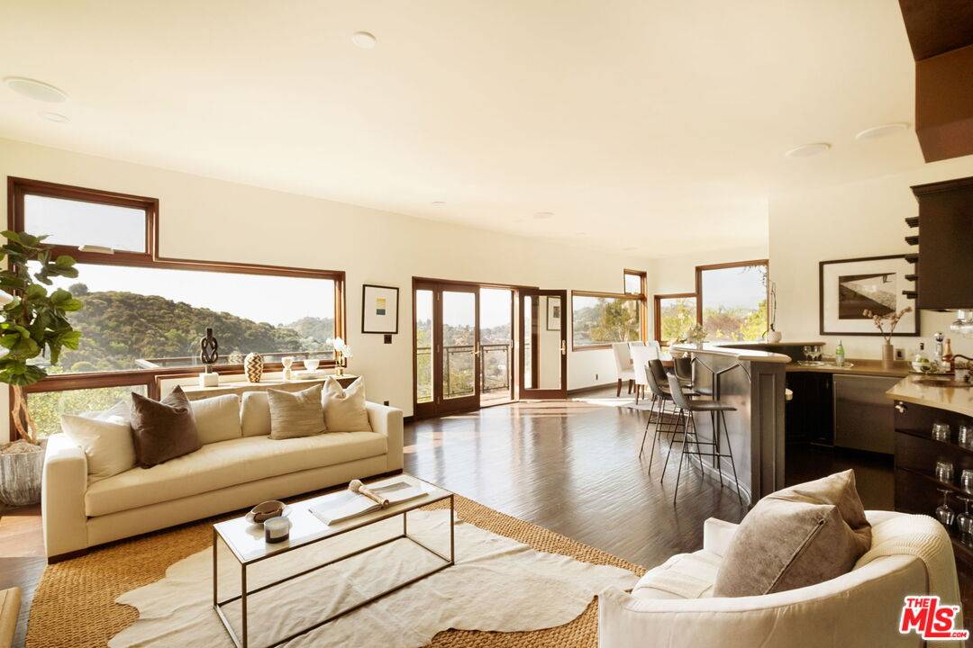 2125   Kew Dr 3BR Hollywood Hills East La