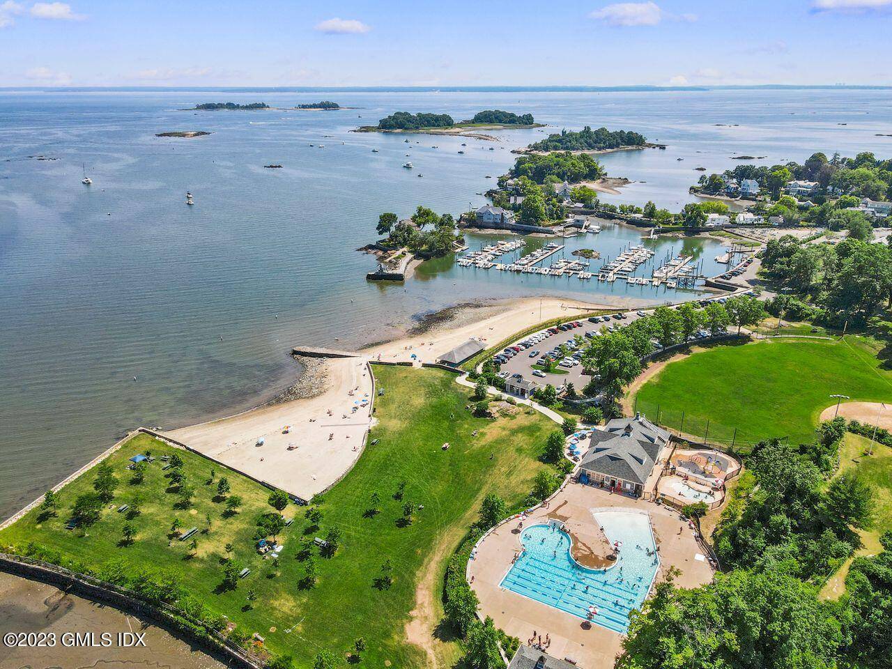 Waterfront Rental on Long Island Sound All Utilities included Heat, Electricity, Central Air, Water, TV, Wifi !