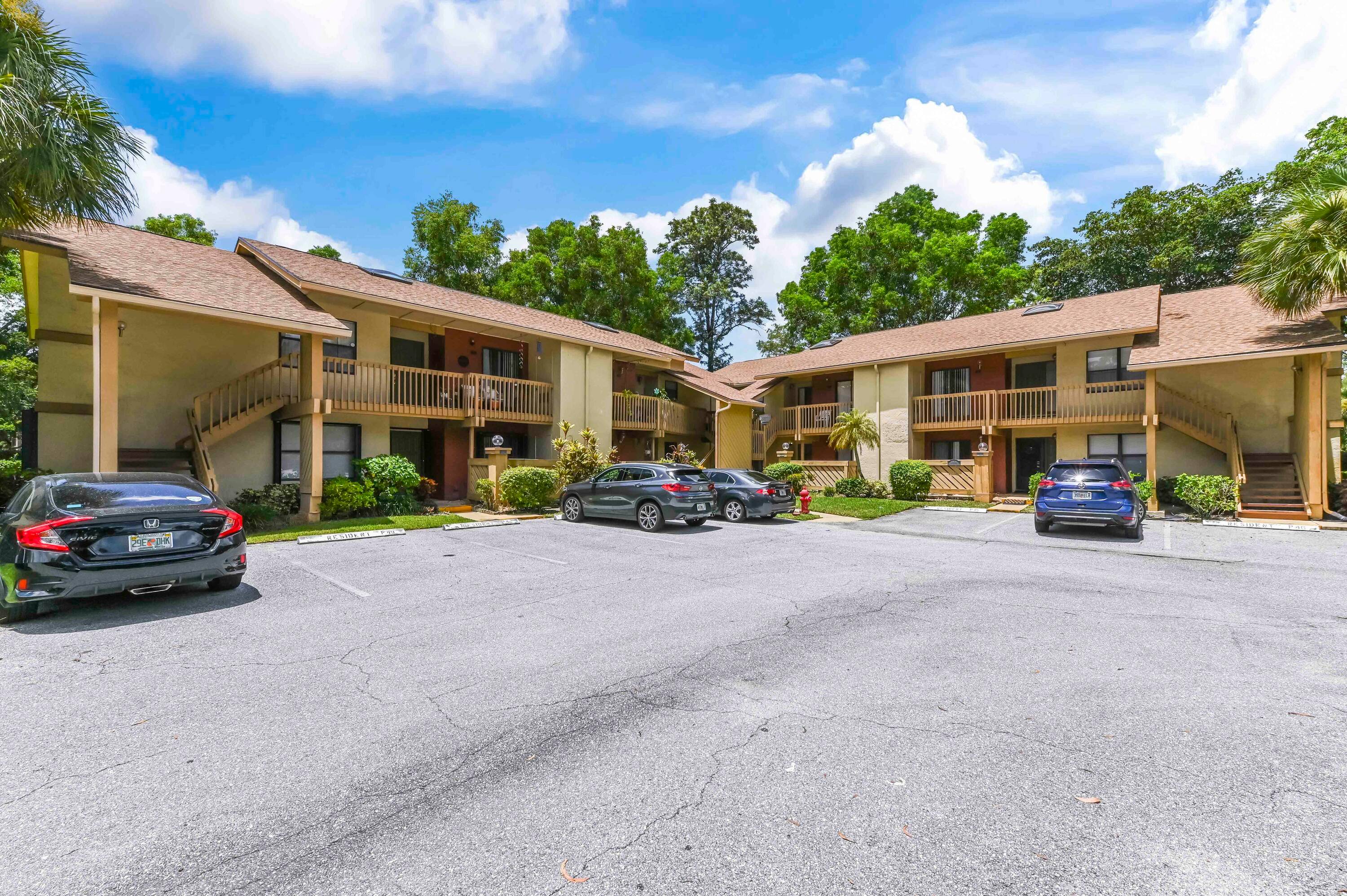 Welcome to Sheffield Woods, one of the most desirable condo communities in the heart of Wellington, where convenience and comfort meet.