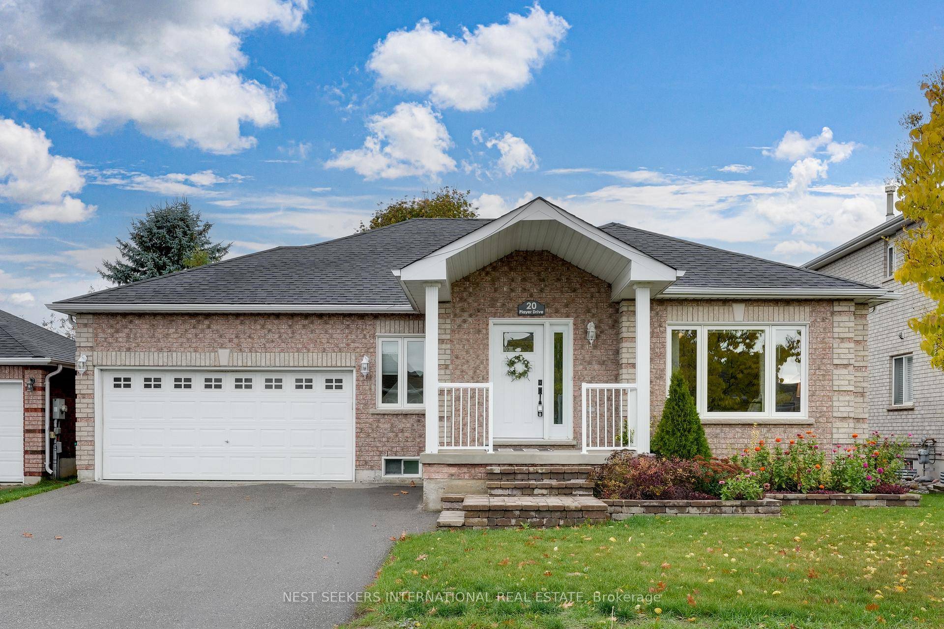 Step inside of this bright and beautifully appointed bungalow in Barrie's coveted north end where refined living meets the beauty of the outdoors.