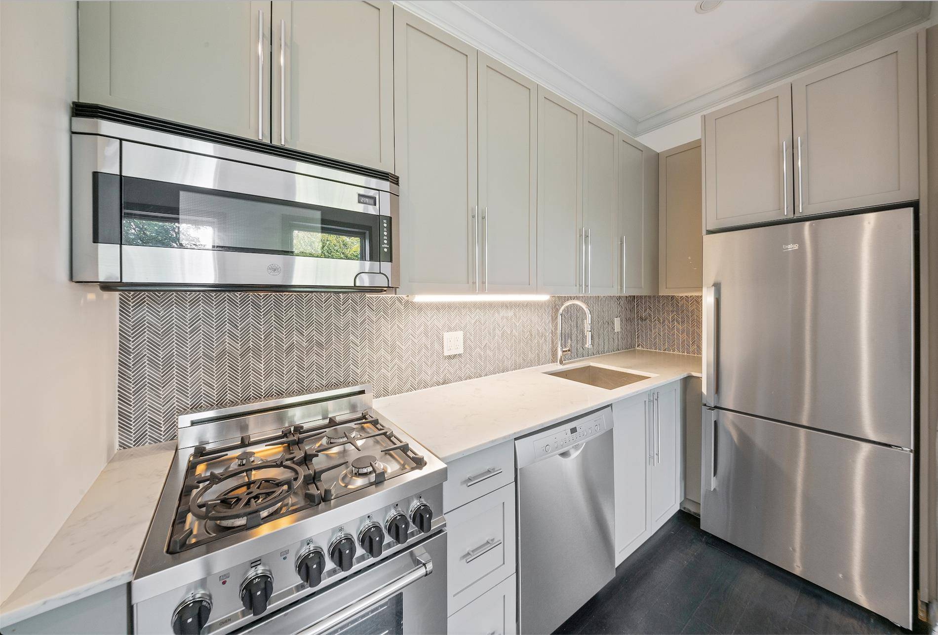 MUST SEE 3 BEDROOM ! Welcome to 392 Clinton Avenue 109 Greene Ave, a beautifully redone corner building built in 1905, offering classic Clinton Hill living with all the modern ...