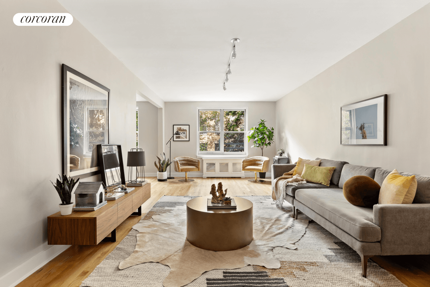 30 Monroe Place, 2E is the true epitome of a Brooklyn Heights Post War Beauty.