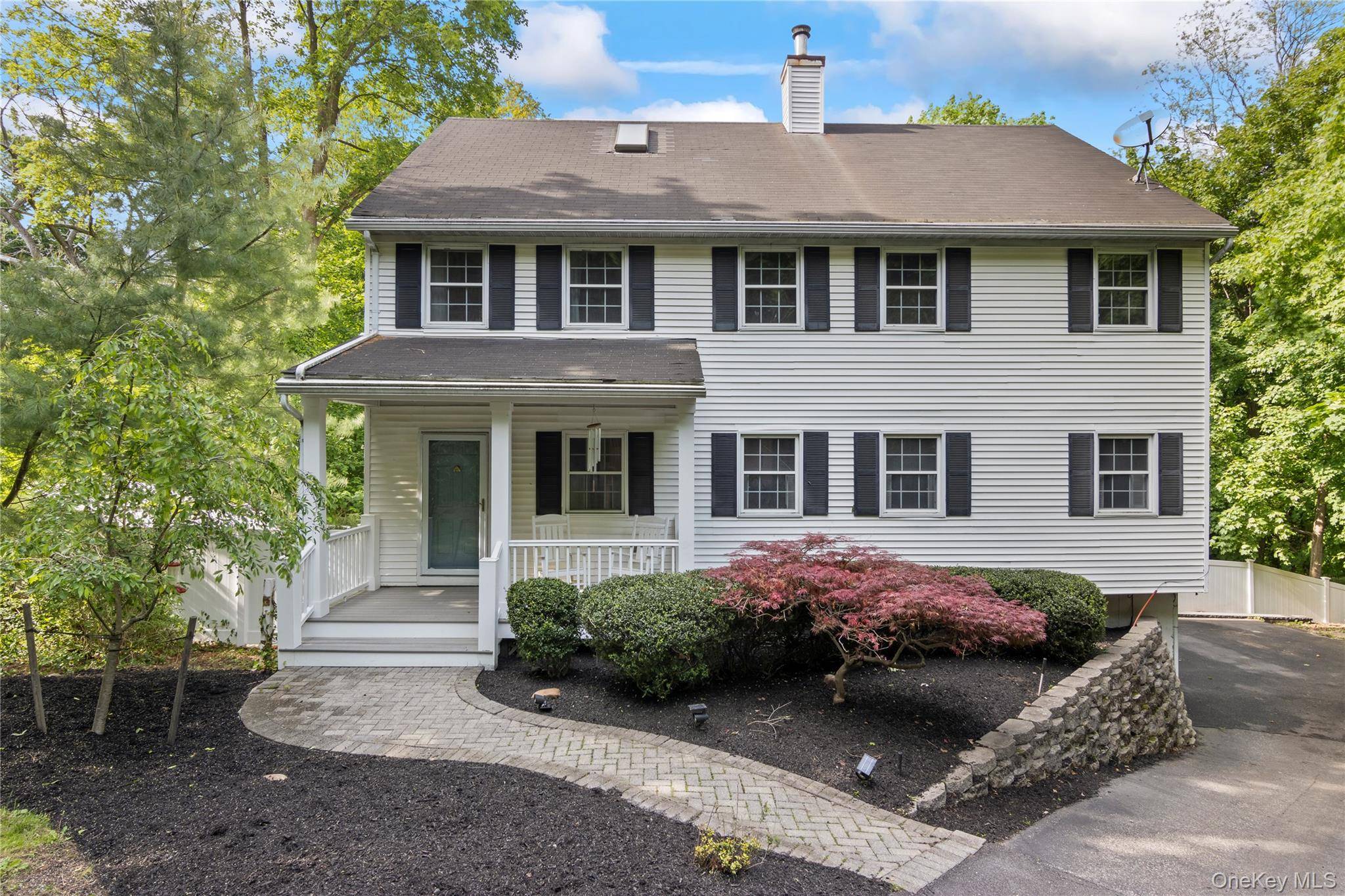 Just moments from Port Jefferson Village s shops, marina, and restaurants, this beautifully renovated 4 bed, 4 bath home is ideal for extended family.