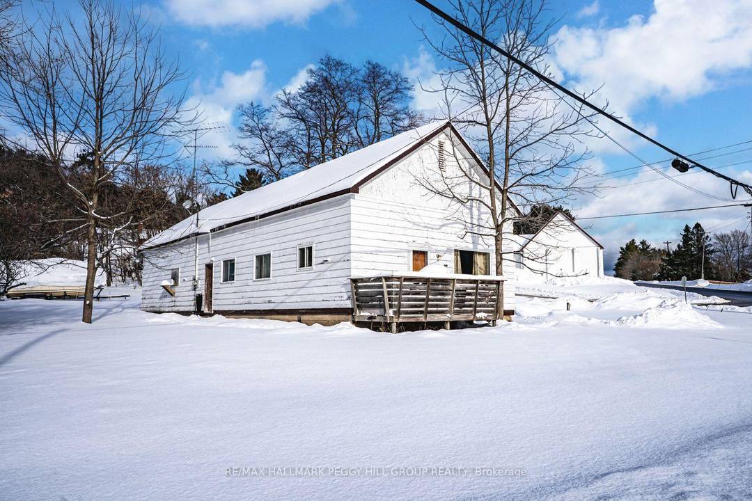 DUPLEX WITH HARBOUR VIEWS SET ON OVER HALF AN ACRE PERFECT FOR INVESTORS OR MULTI GENERATIONAL FAMILIES !