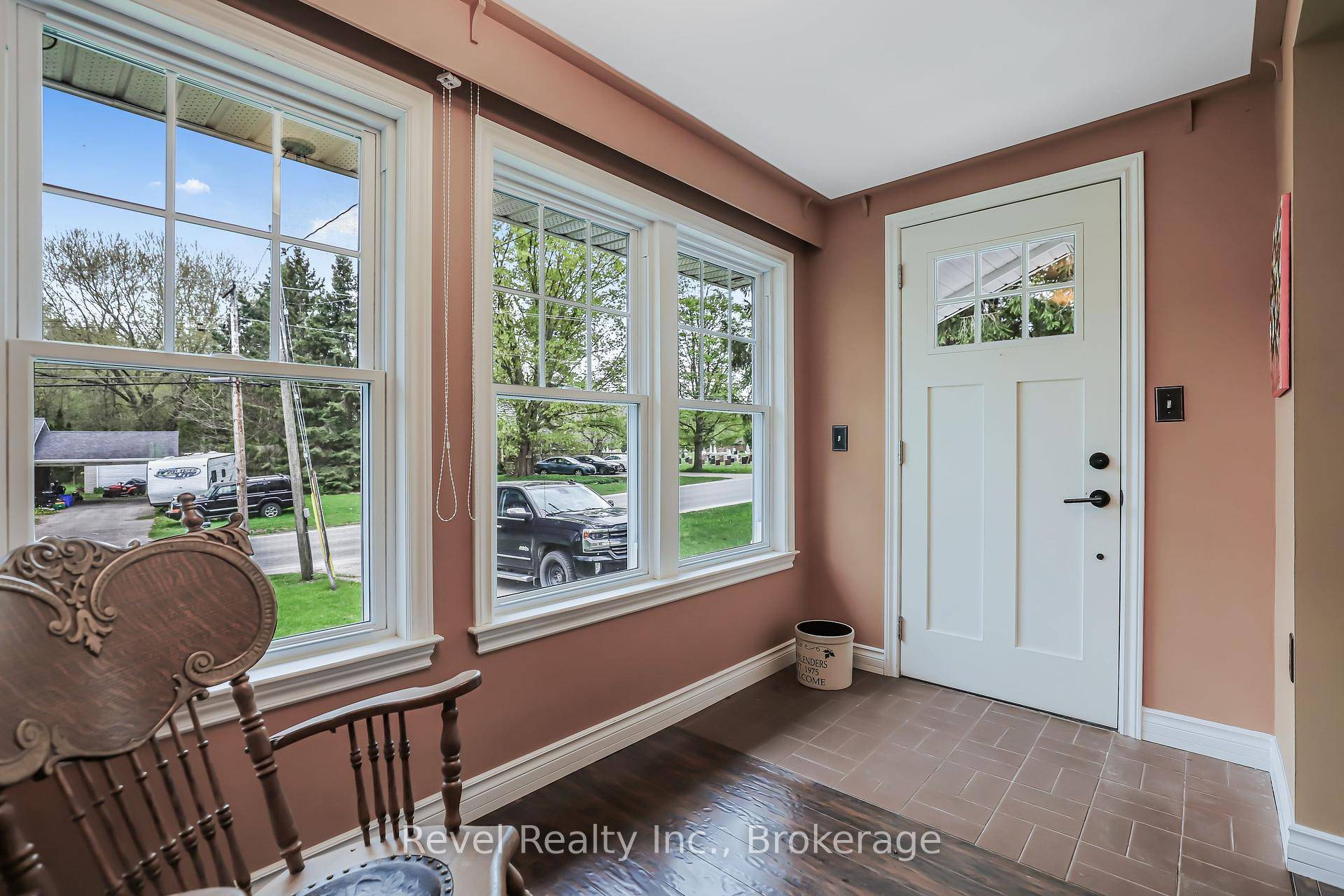 THIS IS A MUST SEE ! ! ! LOCATION, LOCATION, LOCATION !