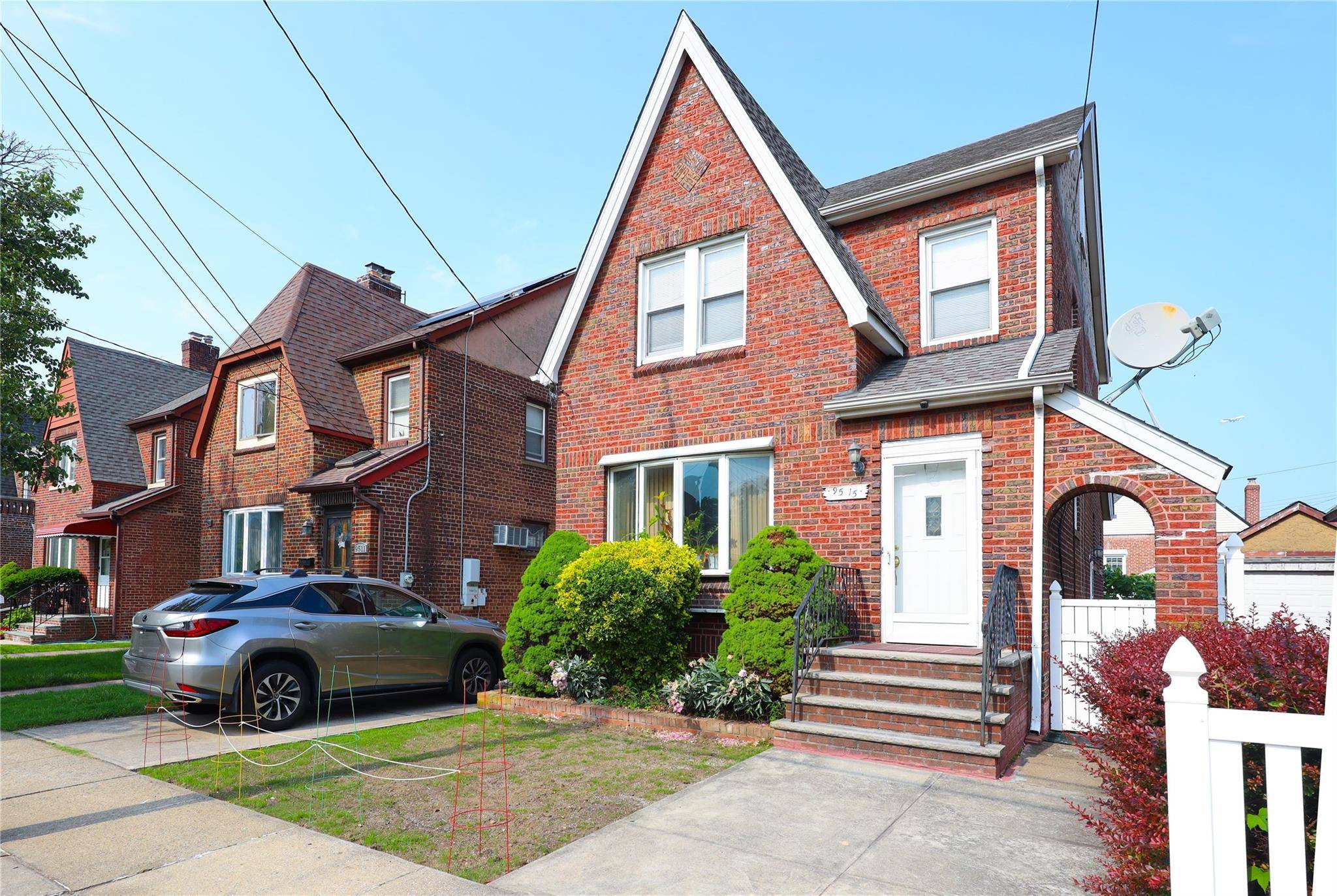 Welcome to this spacious and well maintained detached single family brick house located in Floral Park Bellerose.