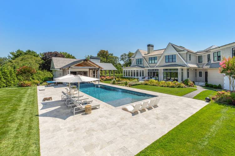 A Resort Lifestyle Oasis with Private Vineyard