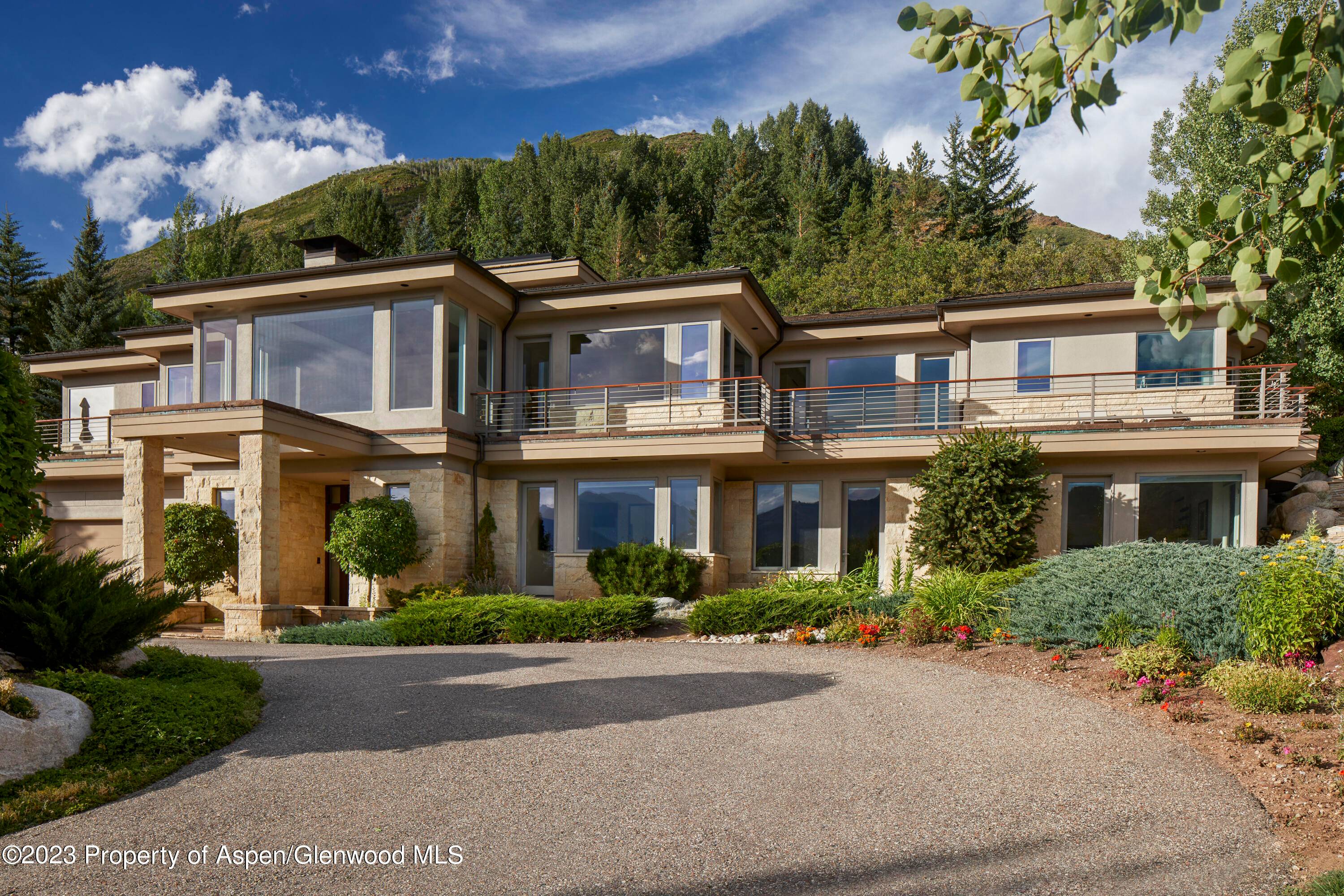 Located in the exclusive Red Mountain Ranch, lies a home where life can be spent in perfect harmony with the mountains.
