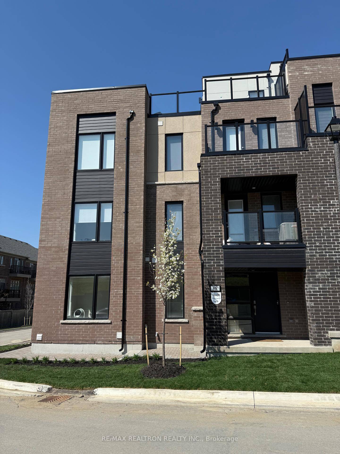 Bright and spacious, this newly built end unit townhome by Minto offers 3 well appointed bedrooms and is nestled in the highly sought after Angus Glen community.