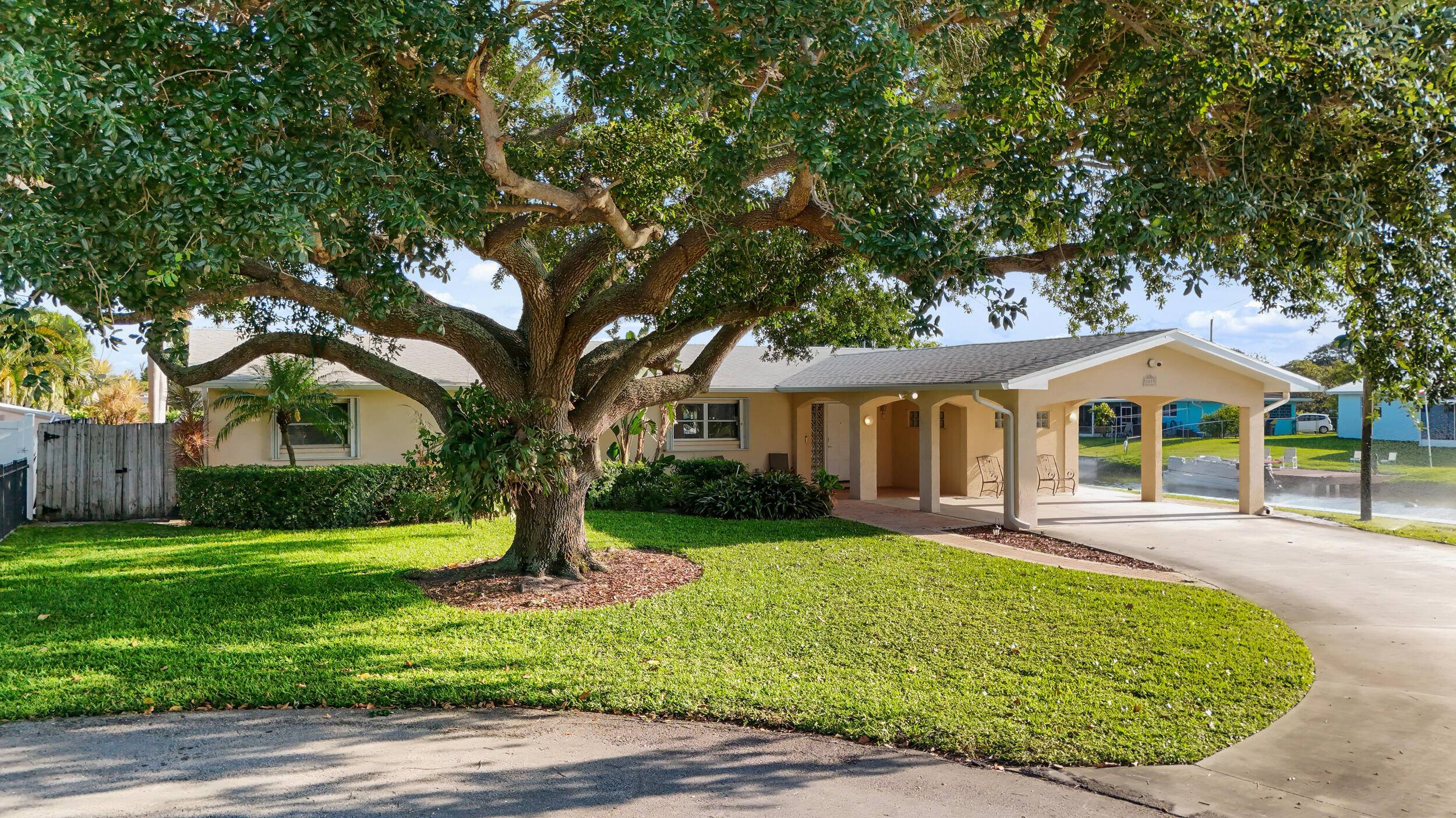 Seasonal Lakefront Retreat in Lake Clarke Shores !