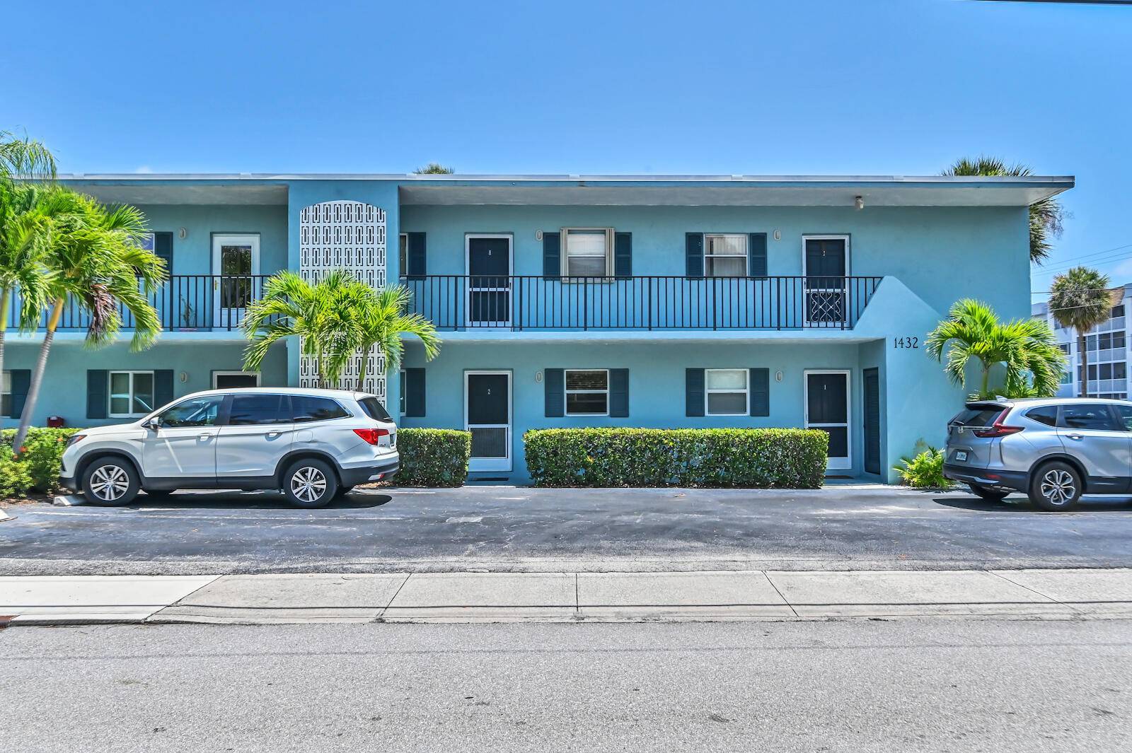 Updated condo in the Ken Lee Gardens neighborhood, walking distance to a private beach.