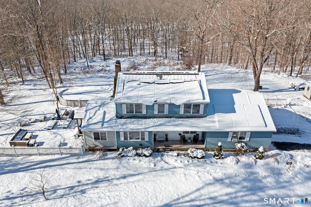 Opportunity knocks ! Your chance to reside in an exclusive cul de sac area of north Woodbury !