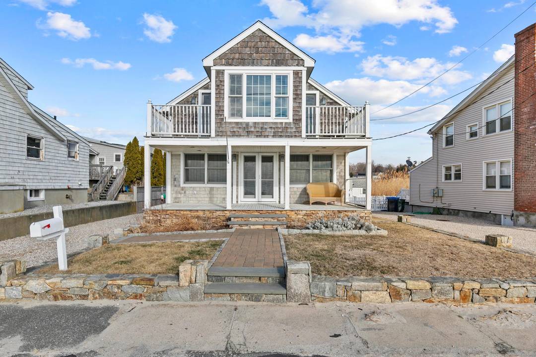 Welcome to your beachside oasis !