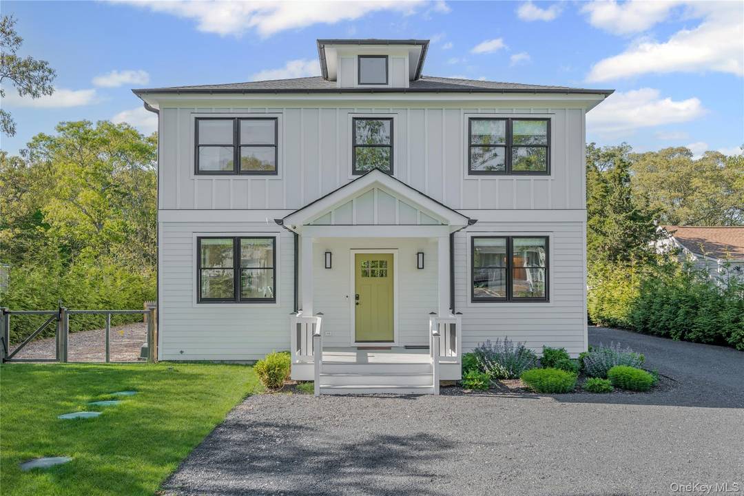 Modern Luxury Meets Master Craftsmanship Custom Contemporary Dream Home Welcome to this striking custom built Contemporary home, completed in 2023 and nestled on a beautifully landscaped property with over 200 ...