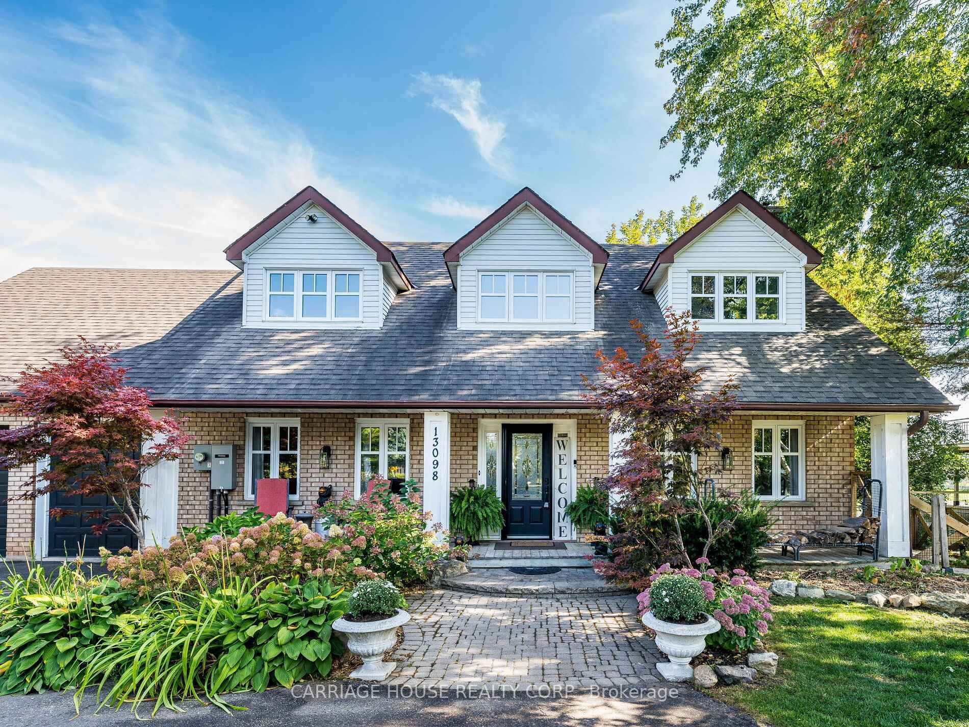 Stunning fully renovated Cape Codstyle home set on a premium one acre lot, just five minutes from the charming Glen Williams Hamlet.