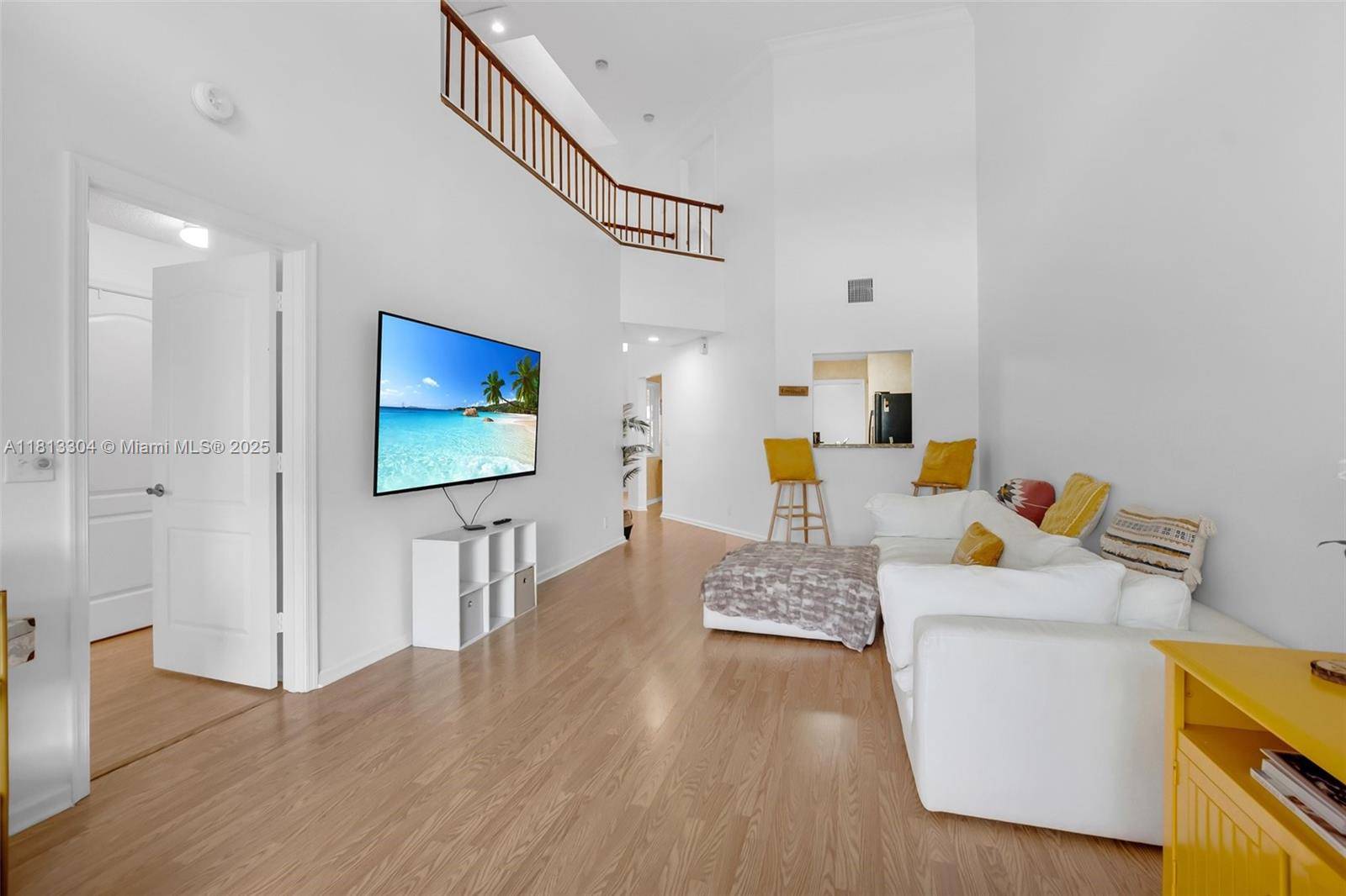 Chic amp ; Sunlit 3BD 2. 5BTH townhome with 1 car garage in sought after Boca Gardens zoned for A rated schools !