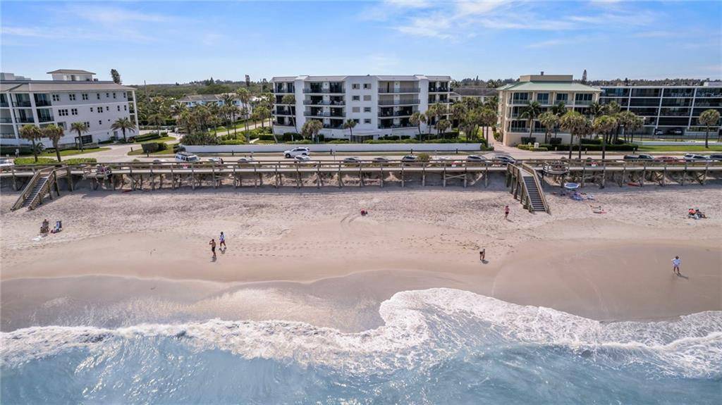 Highly Desirable Ocean Shores Penthouse with high ceilings overlooks Vero's Beach and Boardwalk, 2 2 with an office 3rd bedroom sleeps 6, High end appliances, Professionally decorated, Spacious Rooms, Roomy ...