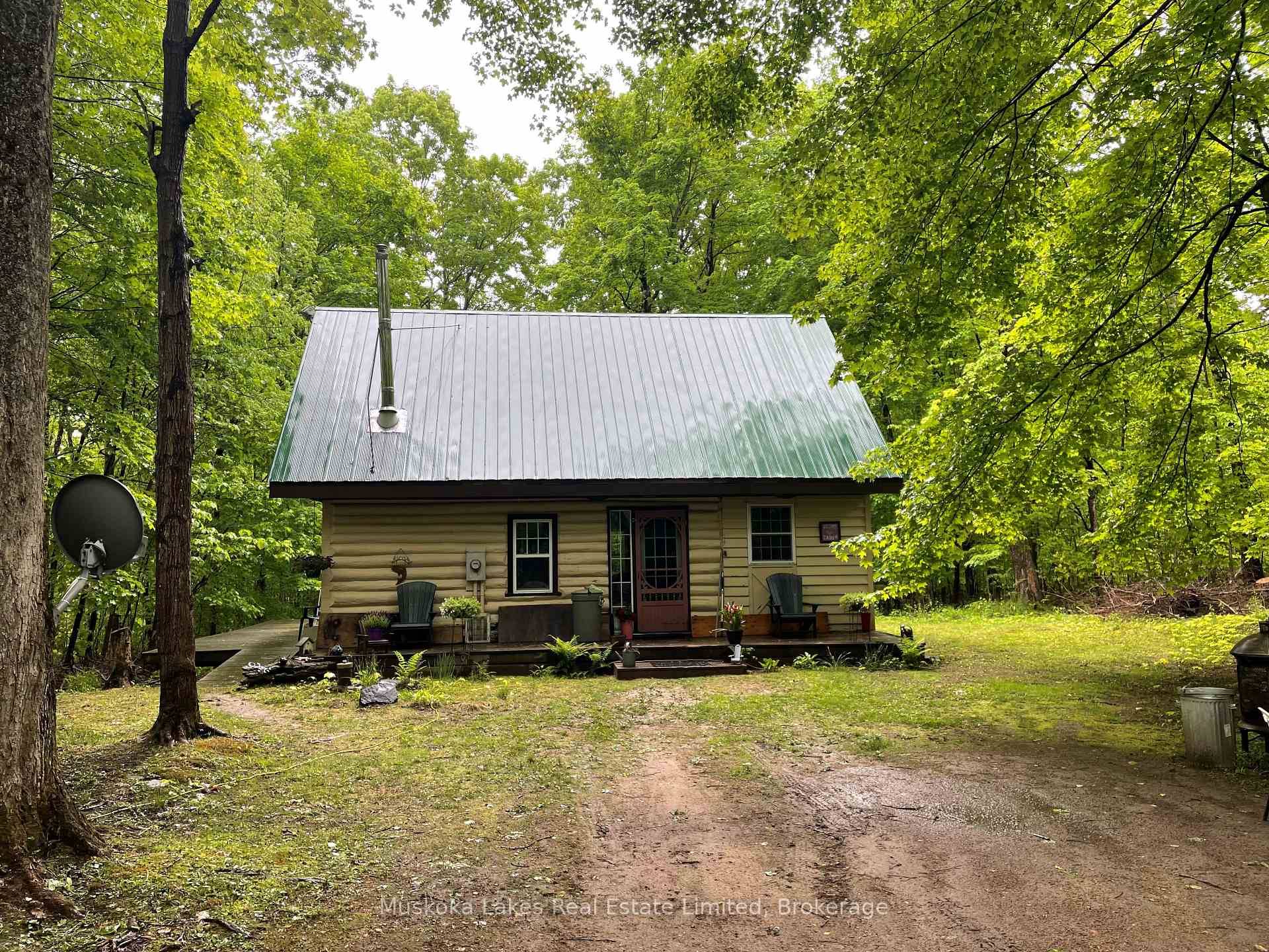 Charming Muskoka Log Home Located Minutes from Muskoka Lakes Golf Club Nestled on just under 2 acres of flat, usable land along year round Shamrock Road, this cozy one bedroom ...