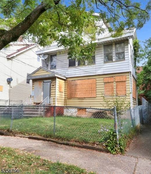 Excellent investment or owner occupant opportunity in Newark !