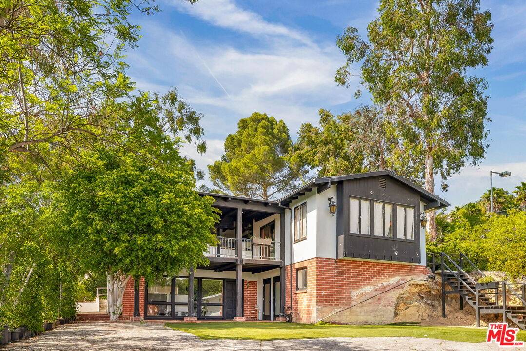 1000  N Bundy Dr 3BR Brentwood La