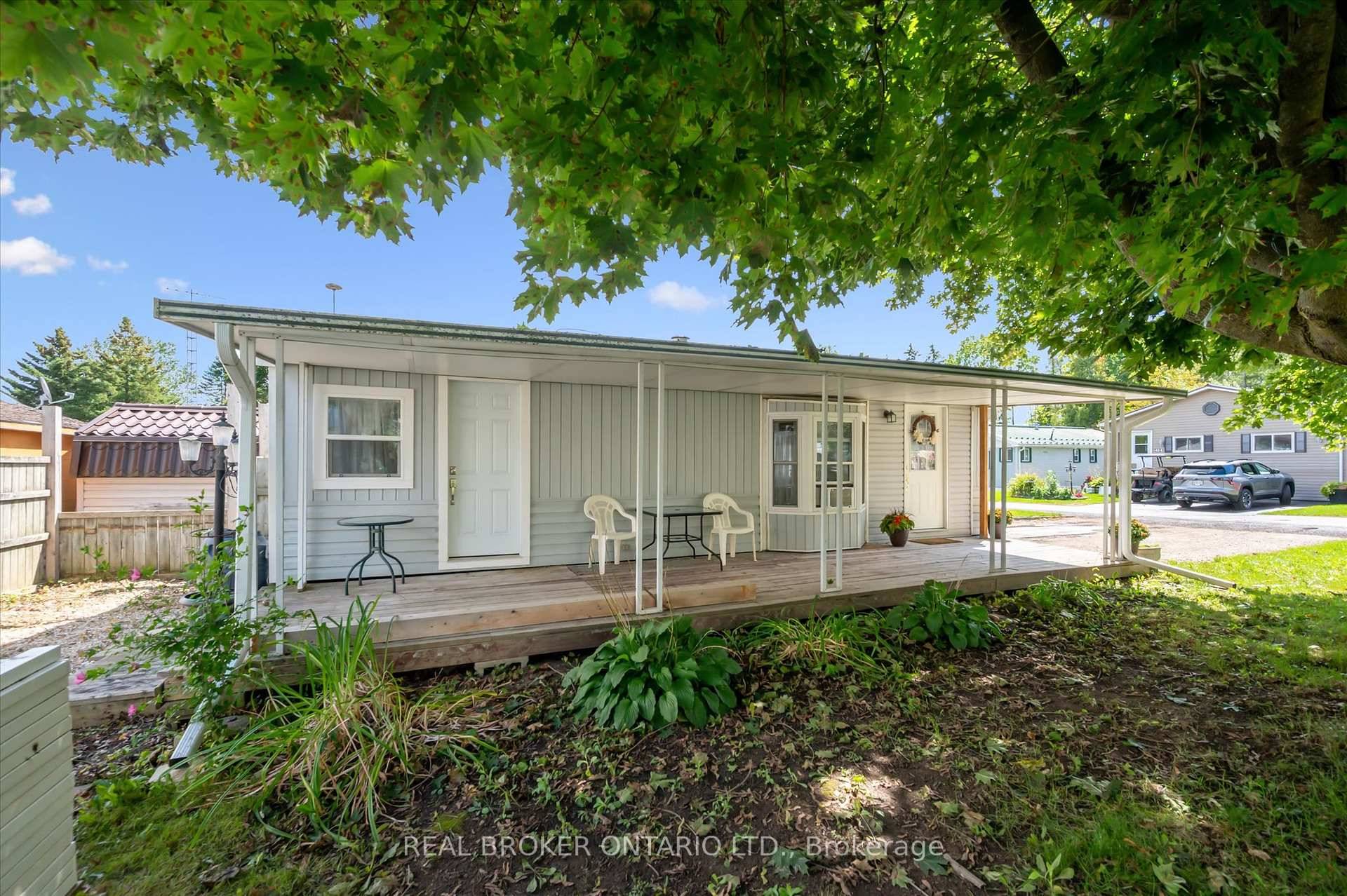 Welcome to this cozy year round home in Maple Leaf Acres.