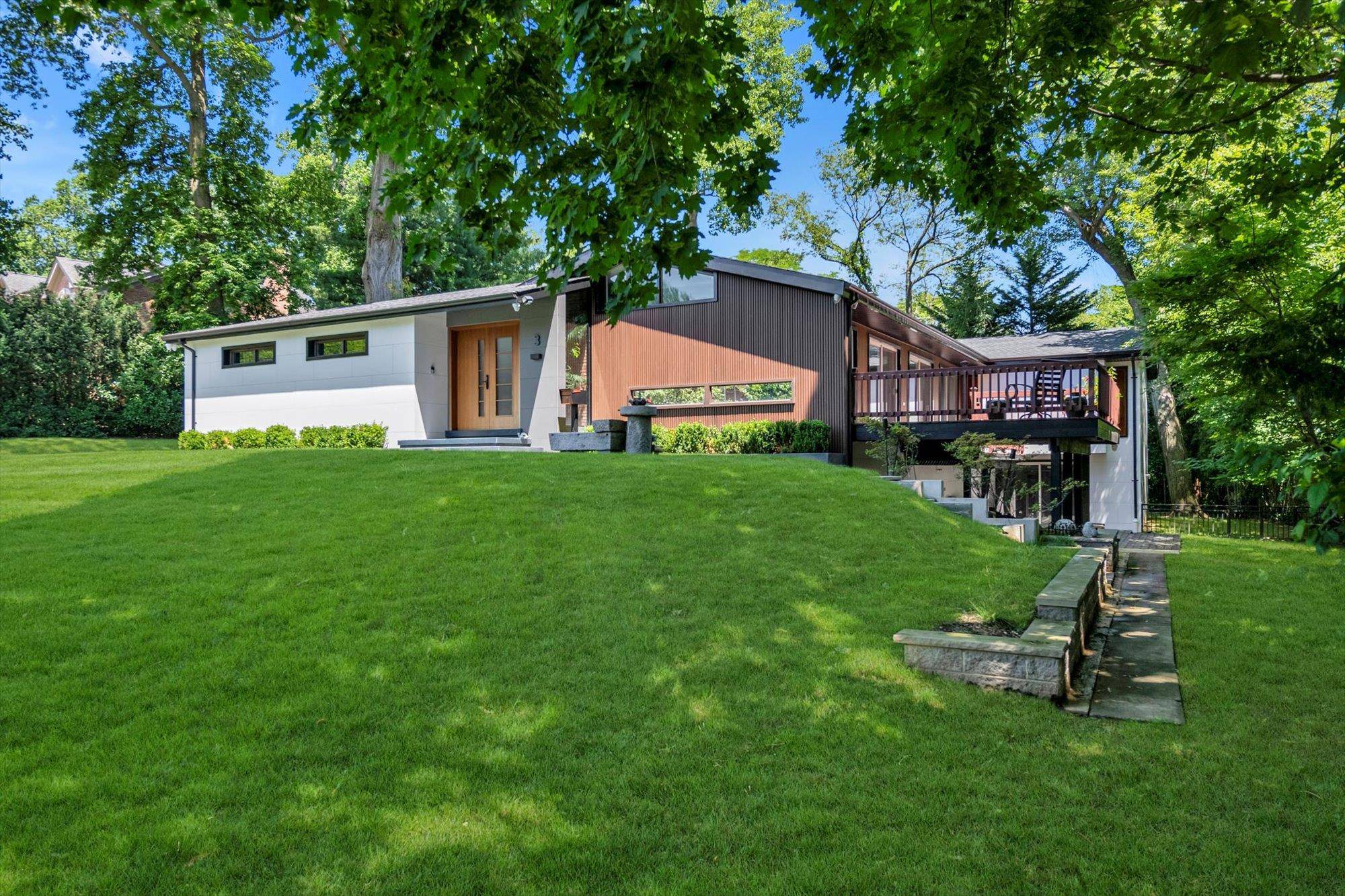 LAKE SUCCESS MEADOW WOODS SPRAWLING RANCH Discover Your Dream Retreat with A Sleek Minimalist Design Nestled amidst lush greenery, this exquisite ZEN MID CENTURY STYLE HOME offers an inviting living ...