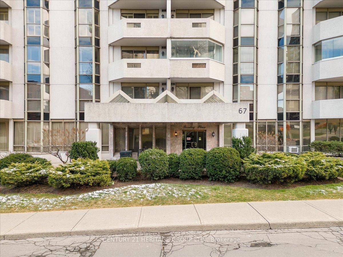 Discover the epitome of condo convenience at Bentley Place, nestled in the heart of downtown Hamilton.