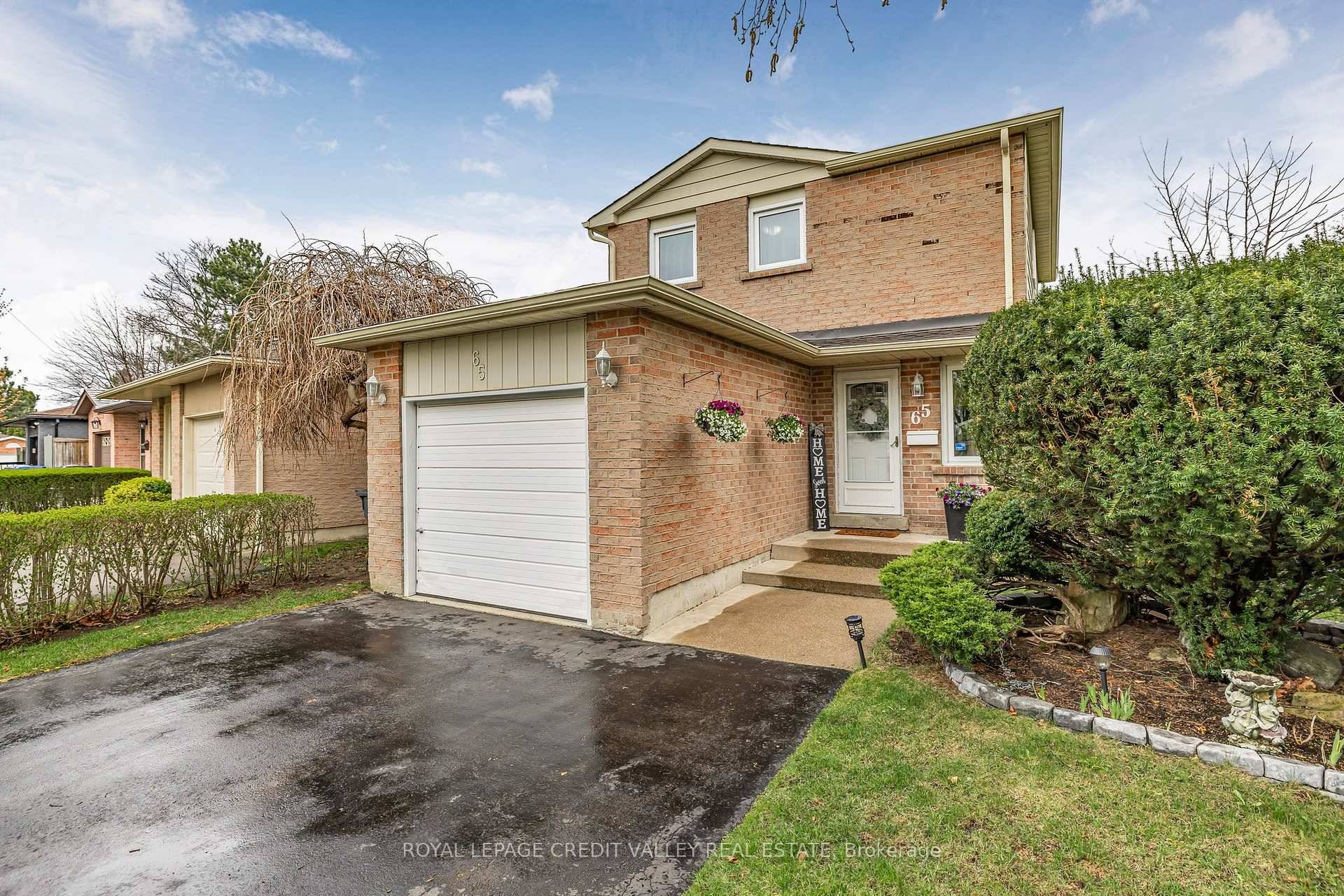Located on a quiet, family friendly street in the heart of a Brampton West neighbourhood, this beautifully maintained detached home offers nearly 1, 100 sq ft of functional and stylish ...